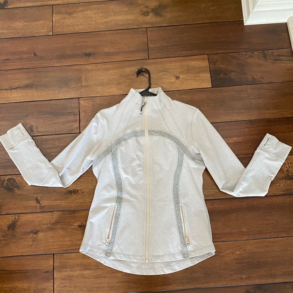 Lululemon jacket in grey